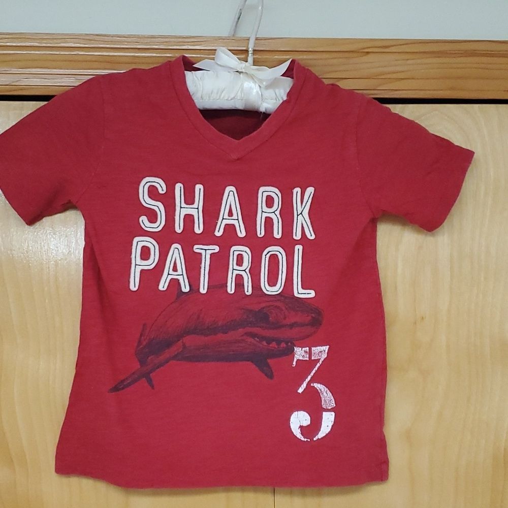 Washed look cute red Baby Gap shark t-shirt short sleeves 3T *